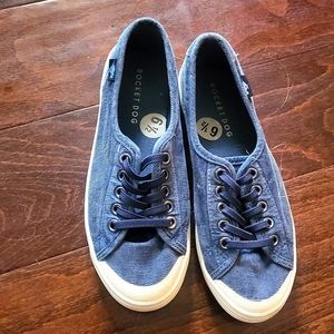 Rocket Dog blue fabric tennis shoes. Size 6 1/2